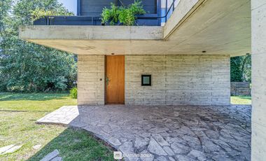 Venta - Casa 3 Ambientes con Diseño Único - Sierra de los Padres