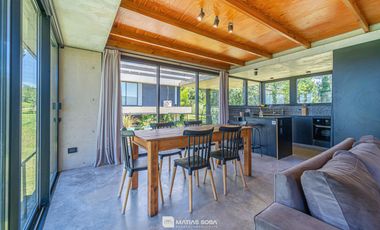 Venta - Casa 3 Ambientes con Diseño Único - Sierra de los Padres