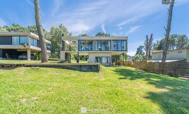 Venta - Casa 3 Ambientes con Diseño Único - Sierra de los Padres