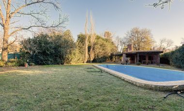 Casa en venta Oliveros 1 dormitorio jardin piscina cochera parrillero
