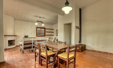 Casa en venta Oliveros 1 dormitorio jardin piscina cochera parrillero