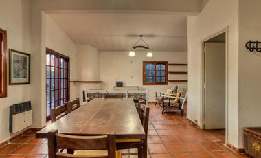 Casa en venta Oliveros 1 dormitorio jardin piscina cochera parrillero