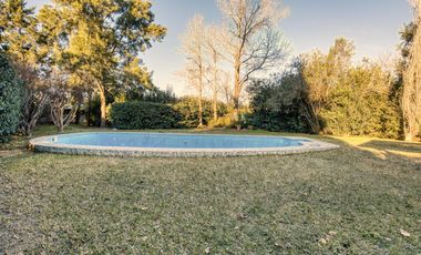 Casa en venta Oliveros 1 dormitorio jardin piscina cochera parrillero