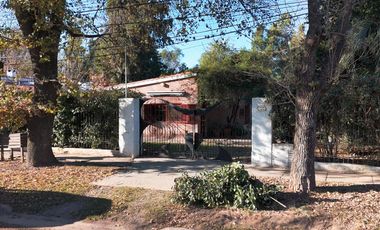 Casa en venta Oliveros 1 dormitorio jardin piscina cochera parrillero