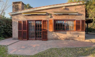 Casa en venta Oliveros 1 dormitorio jardin piscina cochera parrillero
