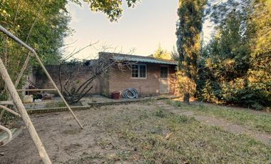 Casa en venta Oliveros 1 dormitorio jardin piscina cochera parrillero