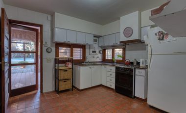 Casa en venta Oliveros 1 dormitorio jardin piscina cochera parrillero