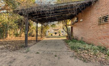 Casa en venta Oliveros 1 dormitorio jardin piscina cochera parrillero