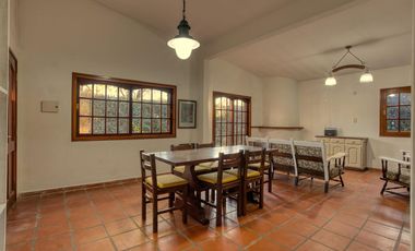 Casa en venta Oliveros 1 dormitorio jardin piscina cochera parrillero