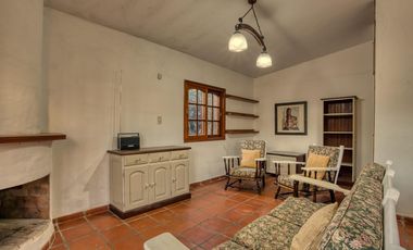 Casa en venta Oliveros 1 dormitorio jardin piscina cochera parrillero
