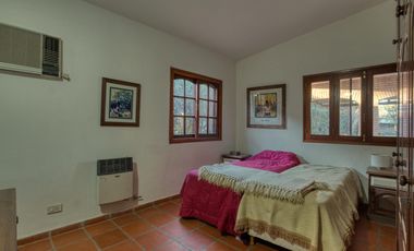 Casa en venta Oliveros 1 dormitorio jardin piscina cochera parrillero