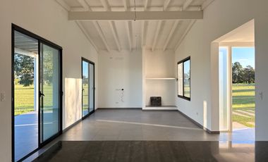 Casa a estrenar que invita a disfrutar de un estilo de vida sereno en La Federala Club de Campo