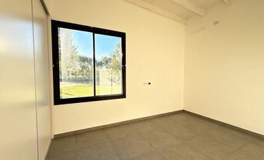 Casa a estrenar que invita a disfrutar de un estilo de vida sereno en La Federala Club de Campo