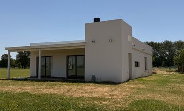 Casa a estrenar que invita a disfrutar de un estilo de vida sereno en La Federala Club de Campo