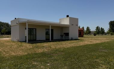 Casa a estrenar que invita a disfrutar de un estilo de vida sereno en La Federala Club de Campo