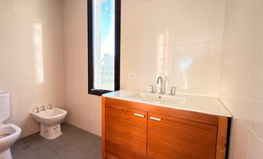 Casa a estrenar que invita a disfrutar de un estilo de vida sereno en La Federala Club de Campo