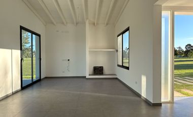 Casa a estrenar que invita a disfrutar de un estilo de vida sereno en La Federala Club de Campo