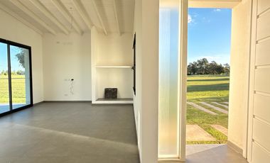 Casa a estrenar que invita a disfrutar de un estilo de vida sereno en La Federala Club de Campo