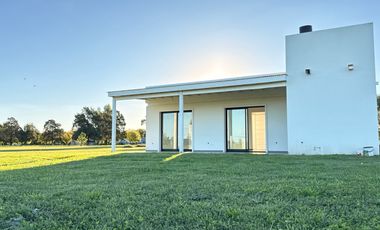 Casa a estrenar que invita a disfrutar de un estilo de vida sereno en La Federala Club de Campo