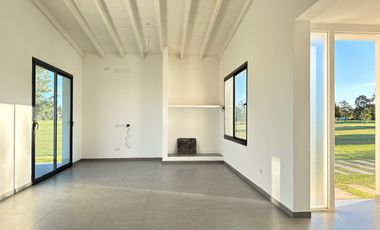 Casa a estrenar que invita a disfrutar de un estilo de vida sereno en La Federala Club de Campo