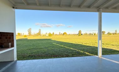 Casa a estrenar que invita a disfrutar de un estilo de vida sereno en La Federala Club de Campo