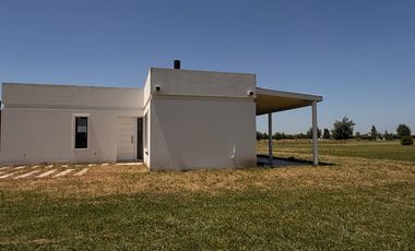 Casa a estrenar que invita a disfrutar de un estilo de vida sereno en La Federala Club de Campo