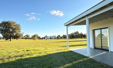 Casa a estrenar que invita a disfrutar de un estilo de vida sereno en La Federala Club de Campo
