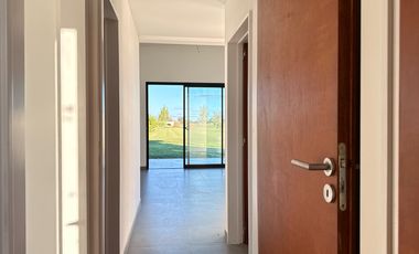 Casa a estrenar que invita a disfrutar de un estilo de vida sereno en La Federala Club de Campo