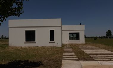 Casa a estrenar que invita a disfrutar de un estilo de vida sereno en La Federala Club de Campo