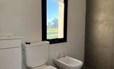 Casa a estrenar que invita a disfrutar de un estilo de vida sereno en La Federala Club de Campo