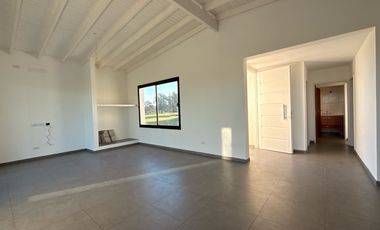 Casa a estrenar que invita a disfrutar de un estilo de vida sereno en La Federala Club de Campo