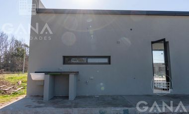 Venta de Casa en Ibarlucea de 3 dormitorios con pileta y parrillero. Las Fincas de Ibarlucea