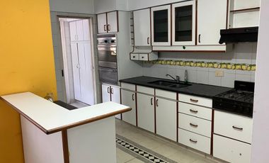 Importante Chalet en Las Lomitas