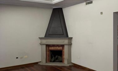 Importante Chalet en Las Lomitas