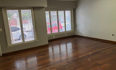 Importante Chalet en Las Lomitas