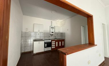 Amplio PH tres ambientes en alquiler sin expensas en Villa Dominico avellaneda