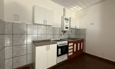 Amplio PH tres ambientes en alquiler sin expensas en Villa Dominico avellaneda