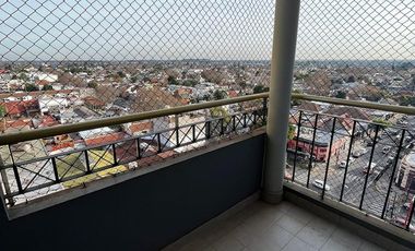 DEPTO DOS AMBIENTES, MUY BUENA UBICACION - C/COCHERA