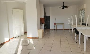 DEPTO DOS AMBIENTES, MUY BUENA UBICACION - C/COCHERA