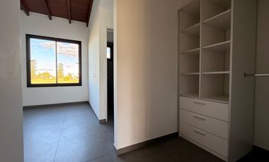 Casa a estrenar, en el corazón de La Federala, donde el verde y la tranquilidad son protagonistas