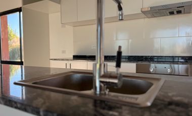 Casa a estrenar, en el corazón de La Federala, donde el verde y la tranquilidad son protagonistas