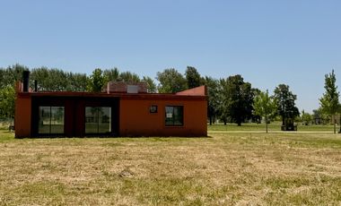 Casa a estrenar, en el corazón de La Federala, donde el verde y la tranquilidad son protagonistas