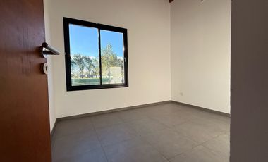 Casa a estrenar, en el corazón de La Federala, donde el verde y la tranquilidad son protagonistas