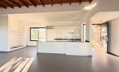 Casa a estrenar, en el corazón de La Federala, donde el verde y la tranquilidad son protagonistas