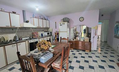 Casa en  venta calle Schachtel casi Colombo