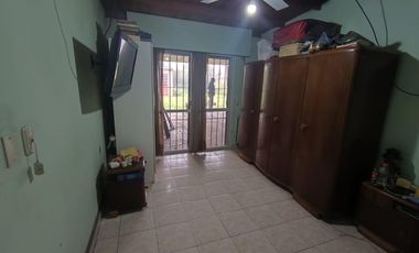 Casa en  venta calle Schachtel casi Colombo