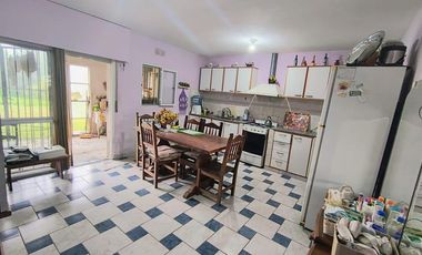 Casa en  venta calle Schachtel casi Colombo