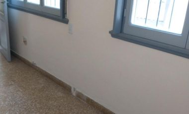 Excelente PH 2 ambientes con entrada independiente reciclado a nuevo, patio. Exc ubicación.