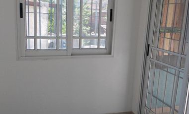 Excelente PH 2 ambientes con entrada independiente reciclado a nuevo, patio. Exc ubicación.