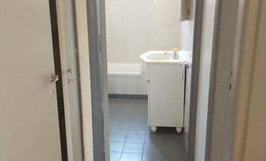 Excelente PH 2 ambientes con entrada independiente reciclado a nuevo, patio. Exc ubicación.